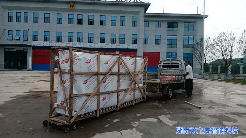 18.8米不锈钢电动伸缩门-湖南荣之威长沙厂家安装